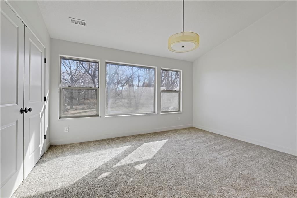 9515 Lee Boulevard — photo 34