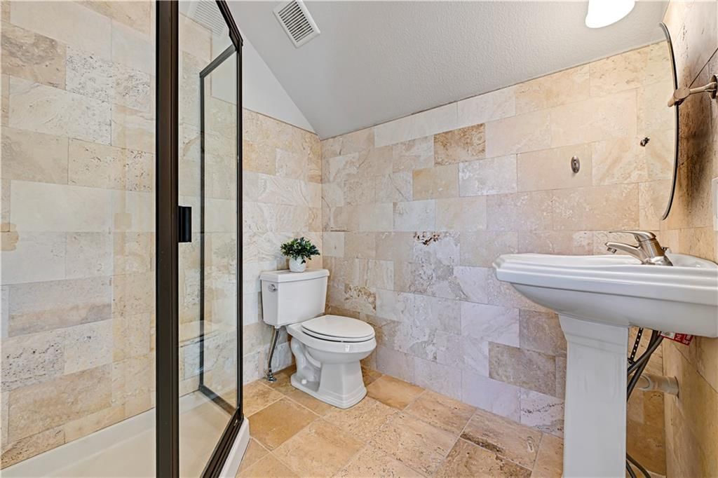 9515 Lee Boulevard — photo 40