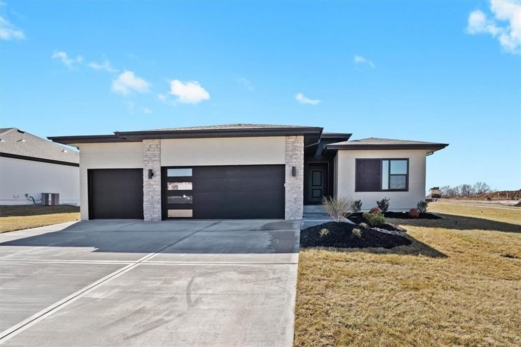 1227 Larkspur Place — photo 2