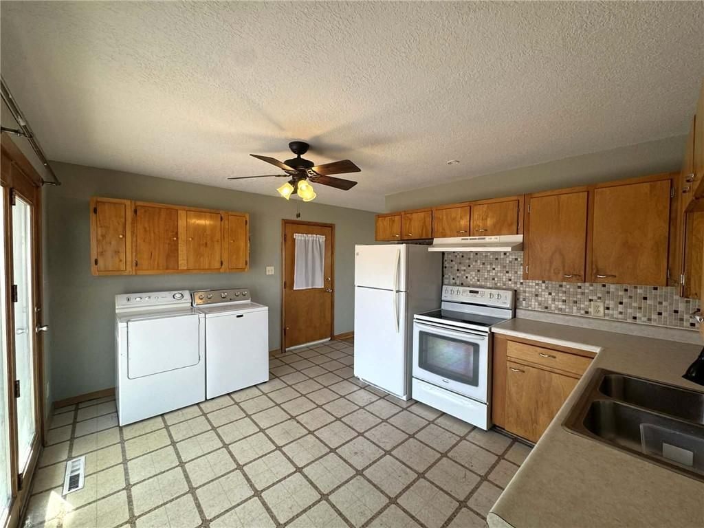 1409 College Drive — photo 2