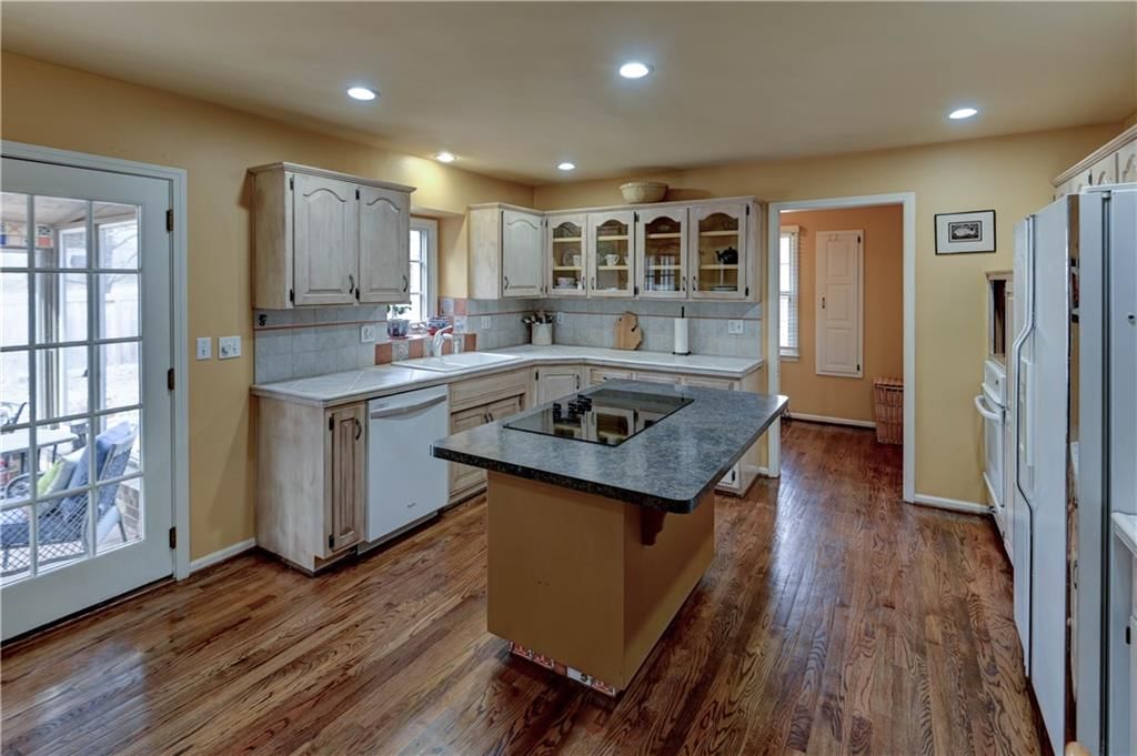 6512 Widmer Road — photo 5