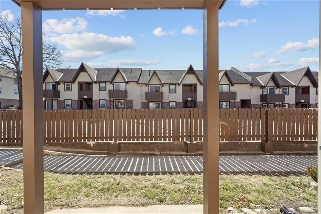 6206 Robinson Street — photo 13