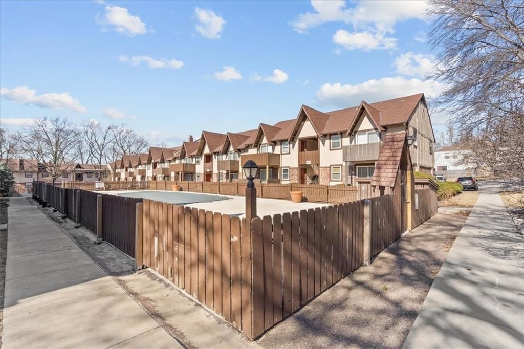 6206 Robinson Street — photo 24