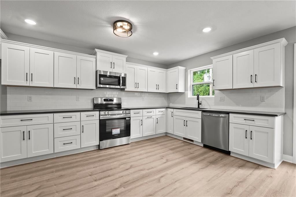11226 N Oak Trafficway — photo 4