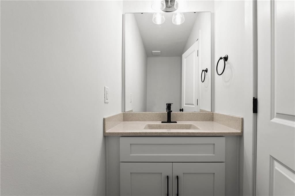 11226 N Oak Trafficway — photo 9
