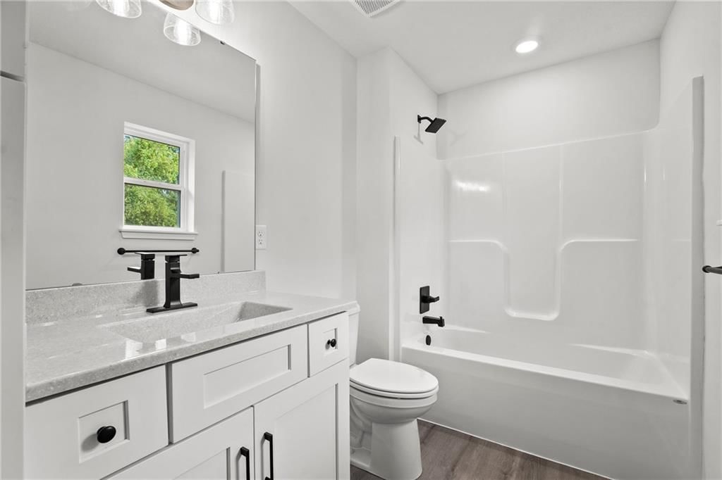 11226 N Oak Trafficway — photo 10