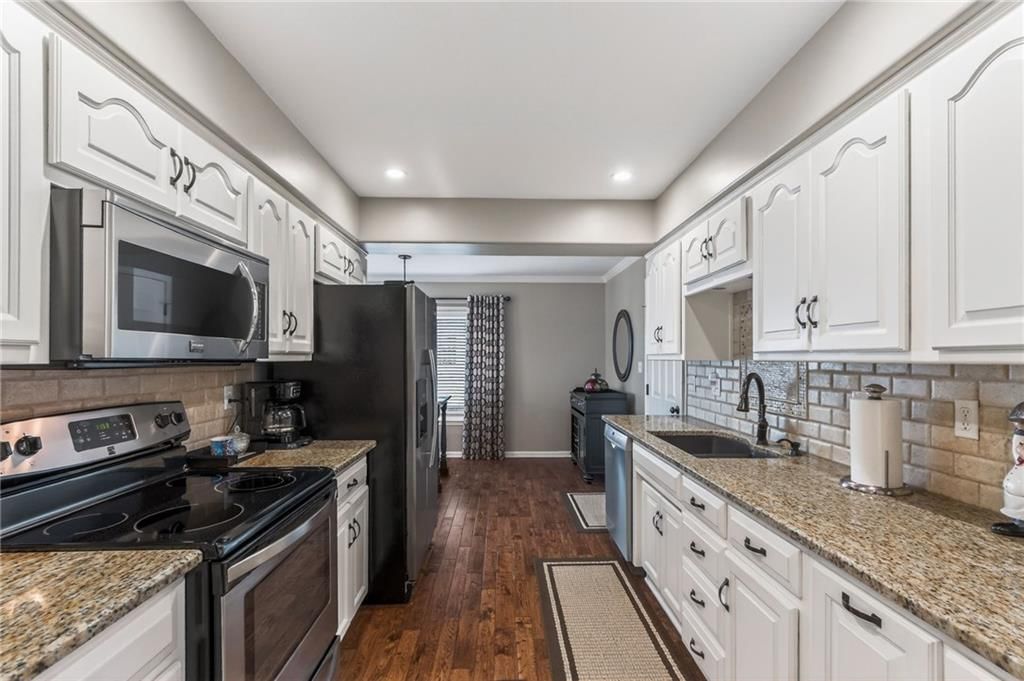 8803 Crysler Avenue — photo 11