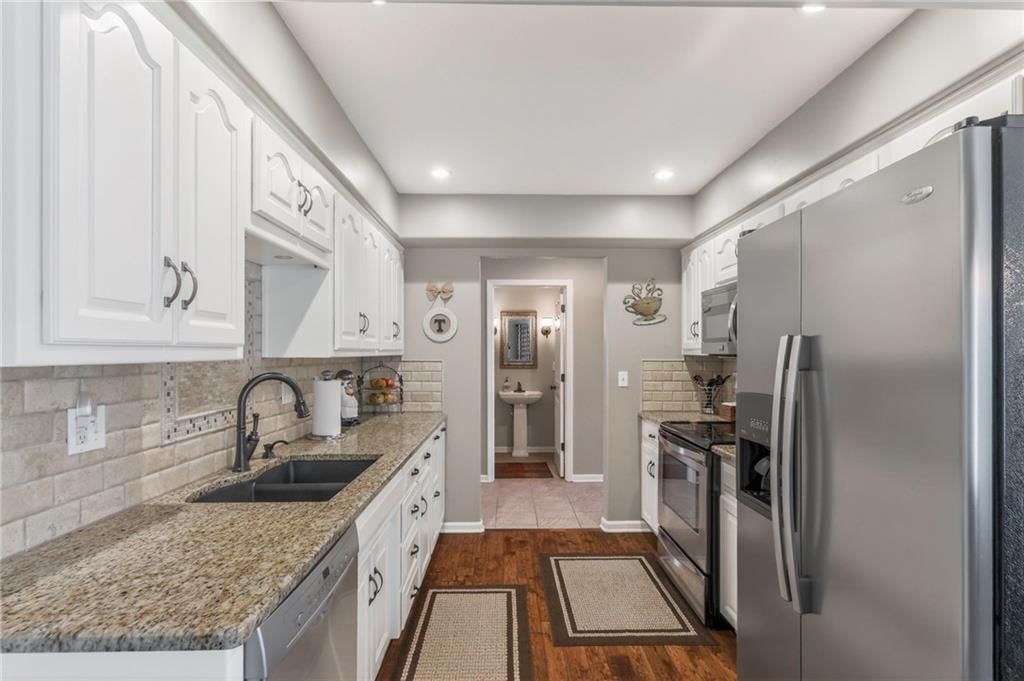 8803 Crysler Avenue — photo 12