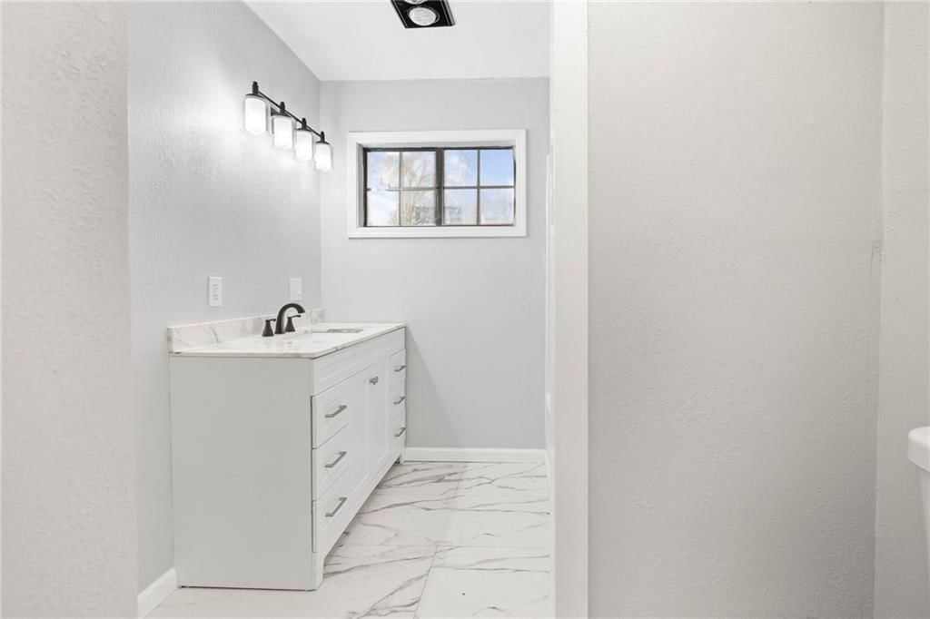 245 N Pine Street — photo 14