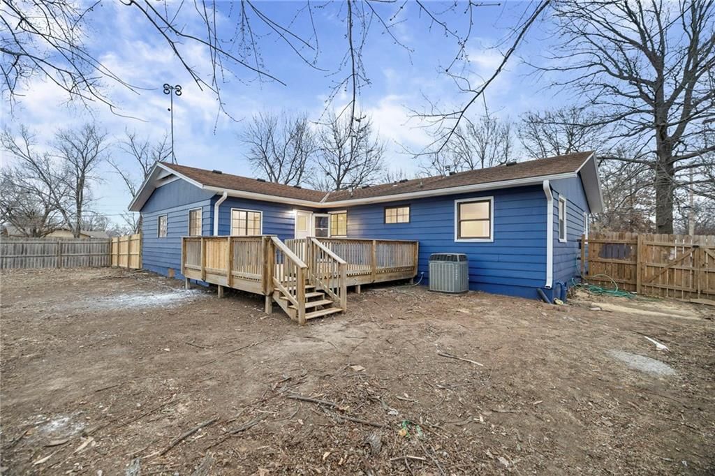 245 N Pine Street — photo 35
