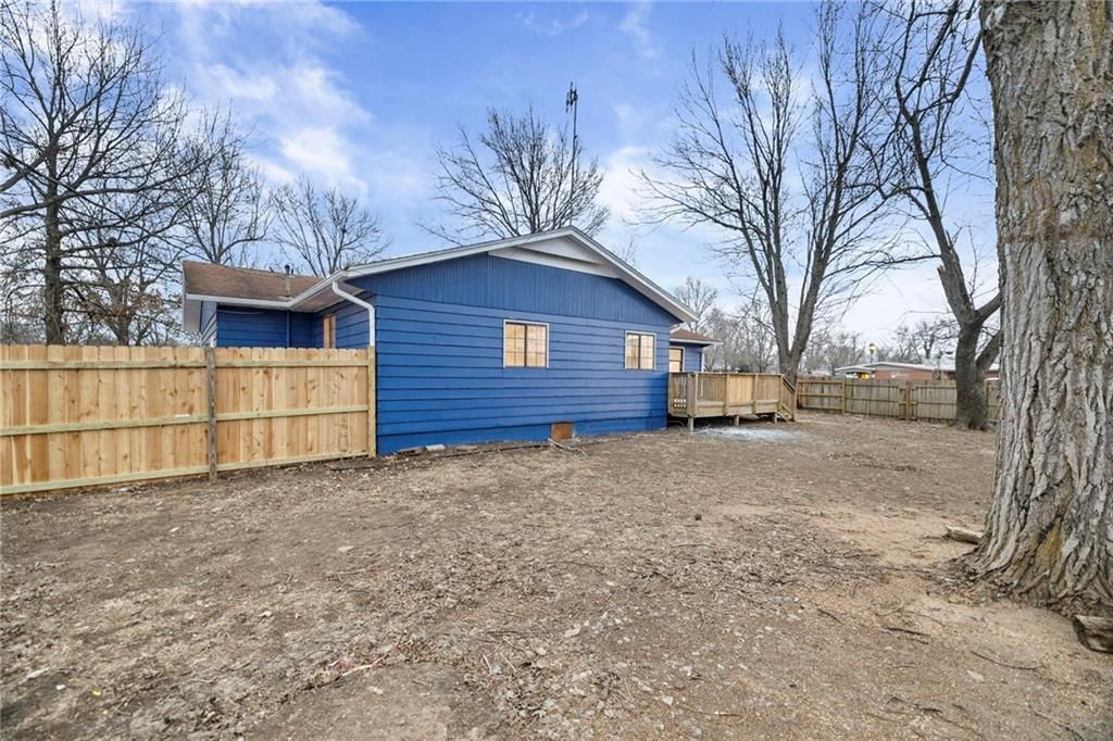 245 N Pine Street — photo 36
