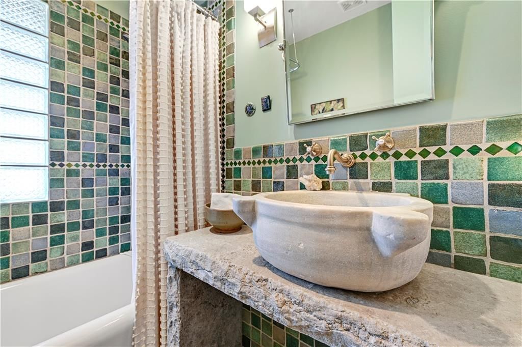 1215 W 37 Street — photo 19