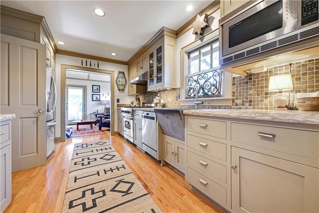 1215 W 37 Street — photo 21