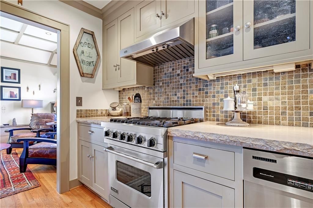 1215 W 37 Street — photo 23