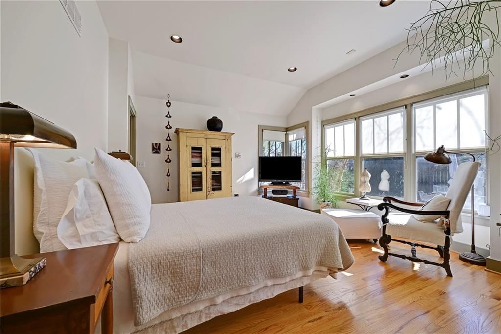 1215 W 37 Street — photo 29