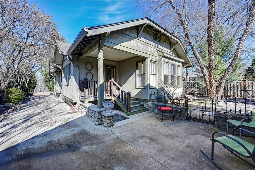 1215 W 37 Street — photo 42