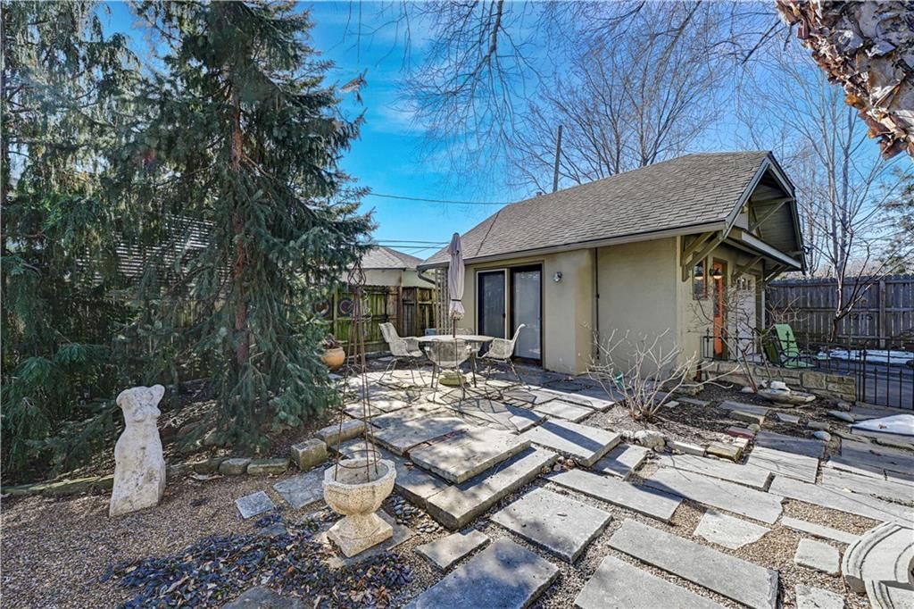 1215 W 37 Street — photo 44