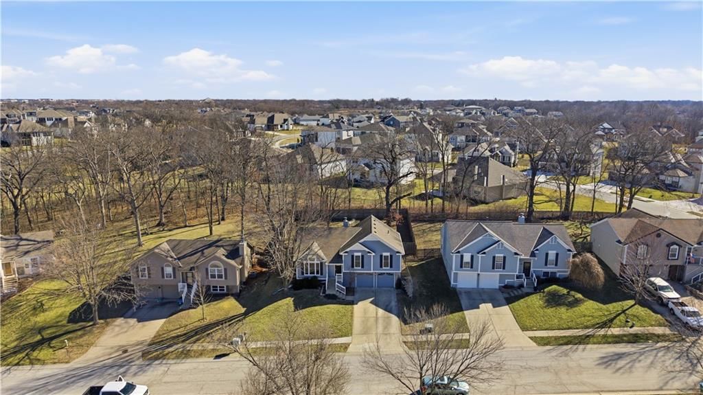 209 NW Cody Drive — photo 3