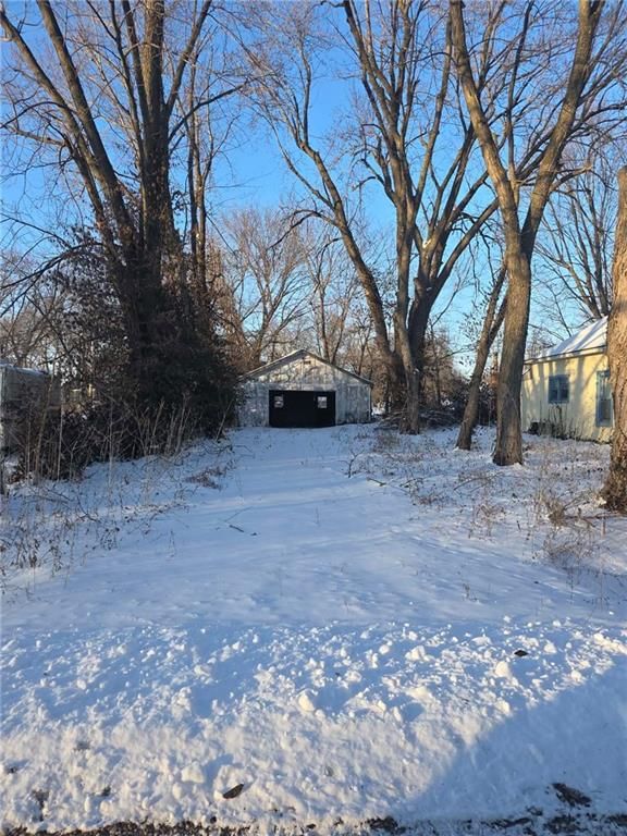 410 W Taft Street — photo 36