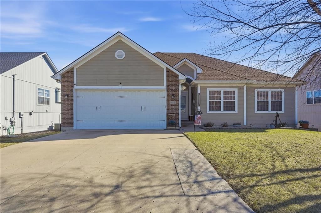 915 N Cochise Drive, Independence, MO