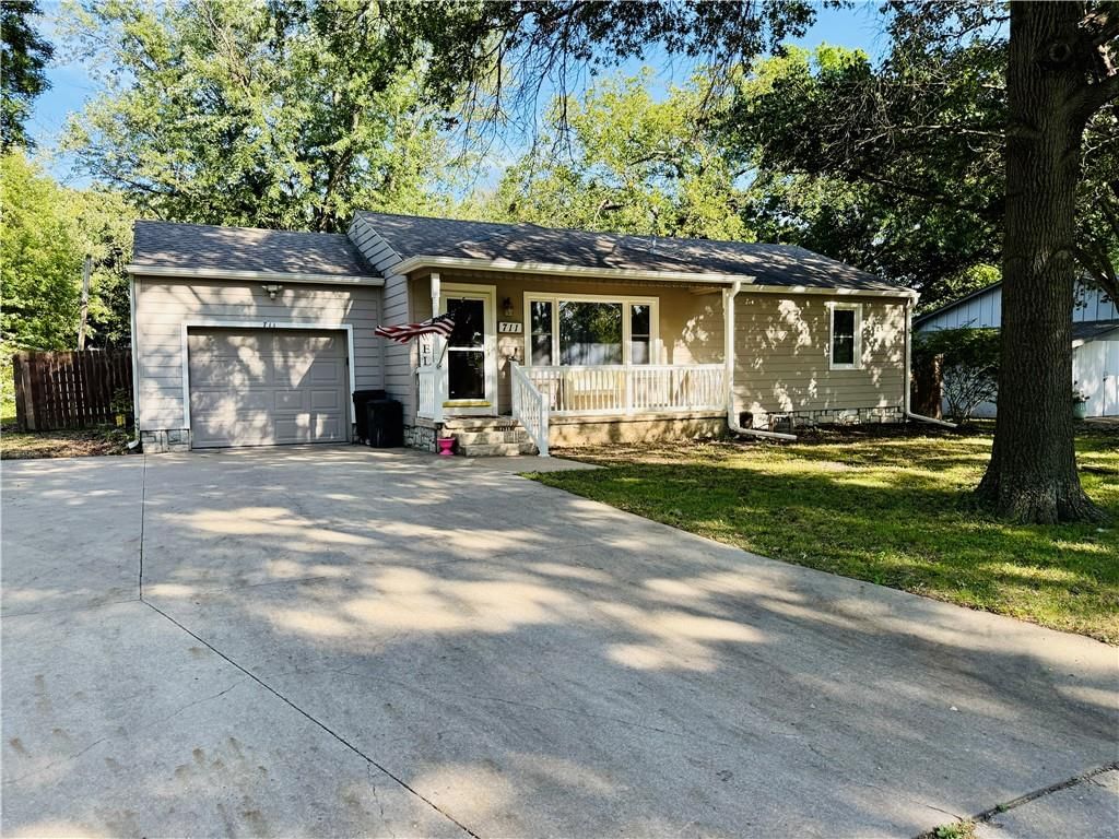 711 Conger Avenue, Burlington, KS