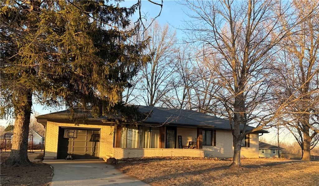401 E College Street — photo 2