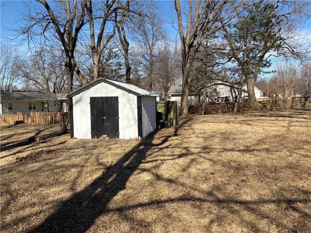 401 E College Street — photo 9