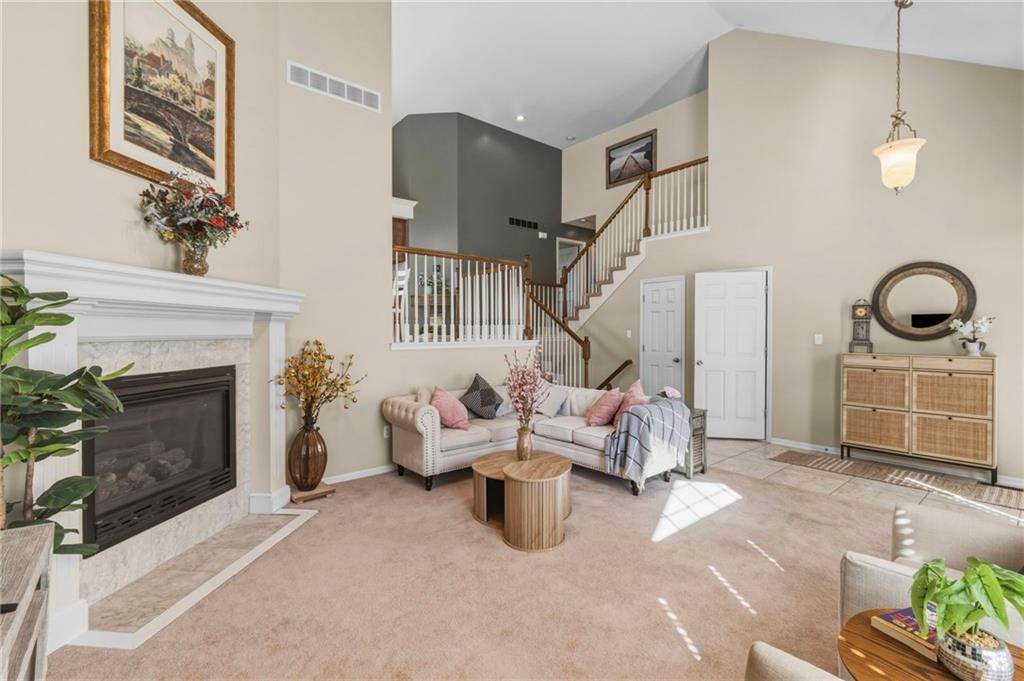 416 SW Stacey Drive — photo 3