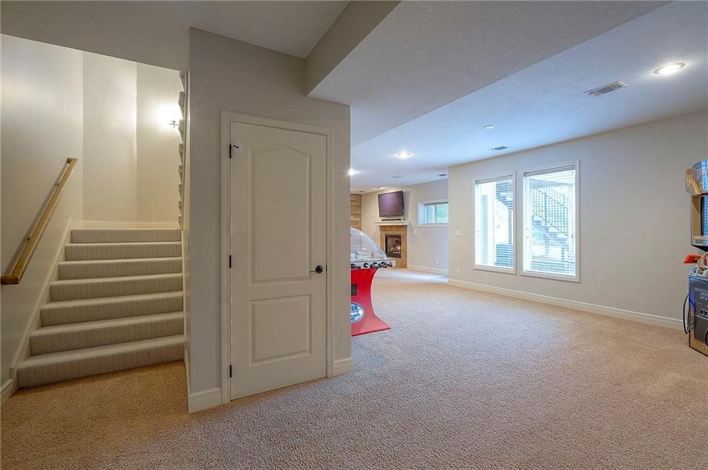 14645 Garnett Street — photo 42