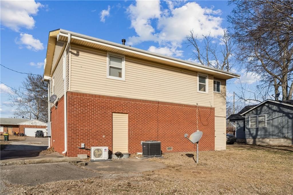 402 N Webster Street — photo 9