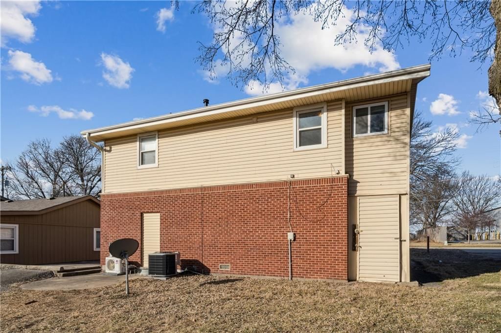 402 N Webster Street — photo 10