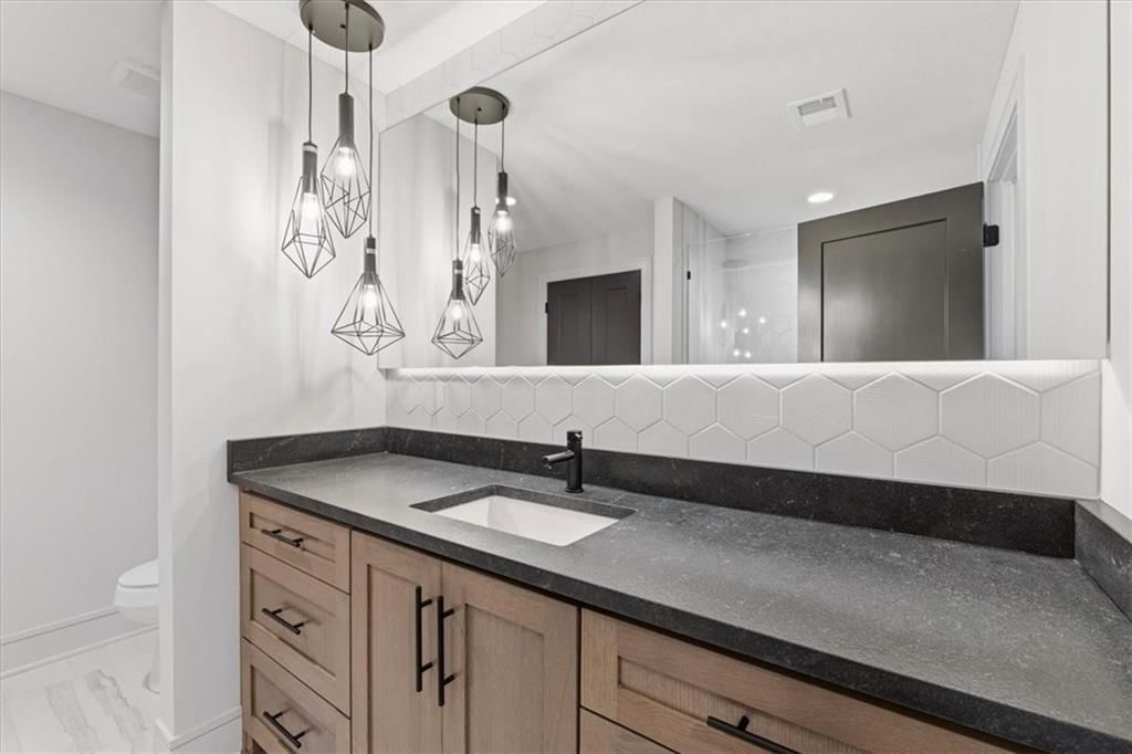 5805 N Revere Avenue — photo 58