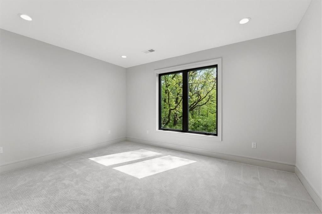 5805 N Revere Avenue — photo 61