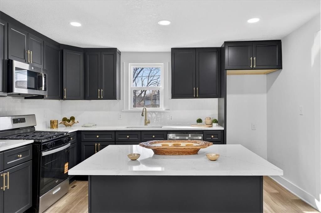 121 N Blake Street — photo 8