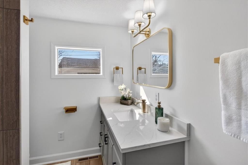 121 N Blake Street — photo 15
