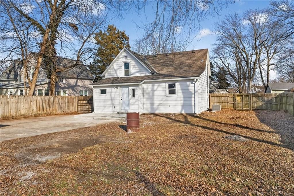 121 N Blake Street — photo 32