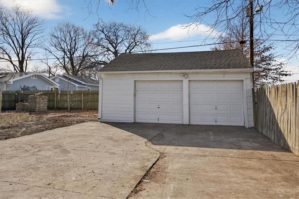 121 N Blake Street — photo 34