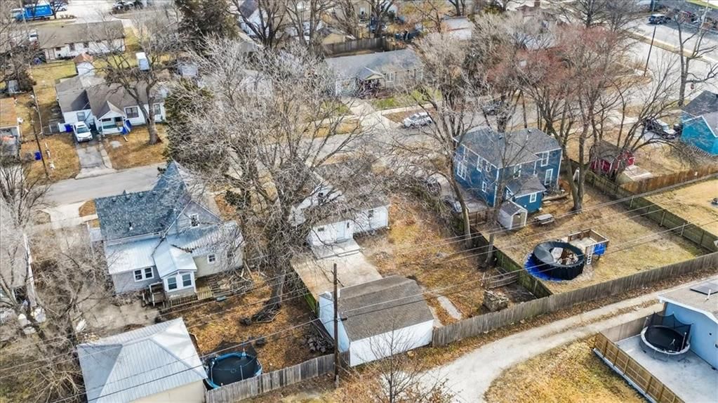 121 N Blake Street — photo 40