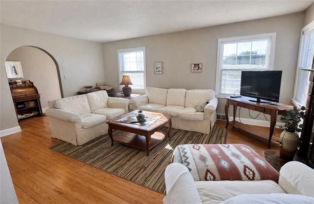 1114 W Liberty Drive — photo 3