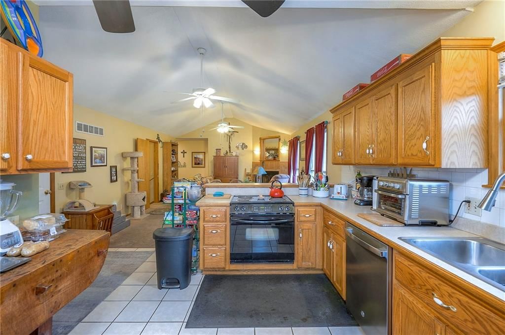 13749 Barber Avenue — photo 8