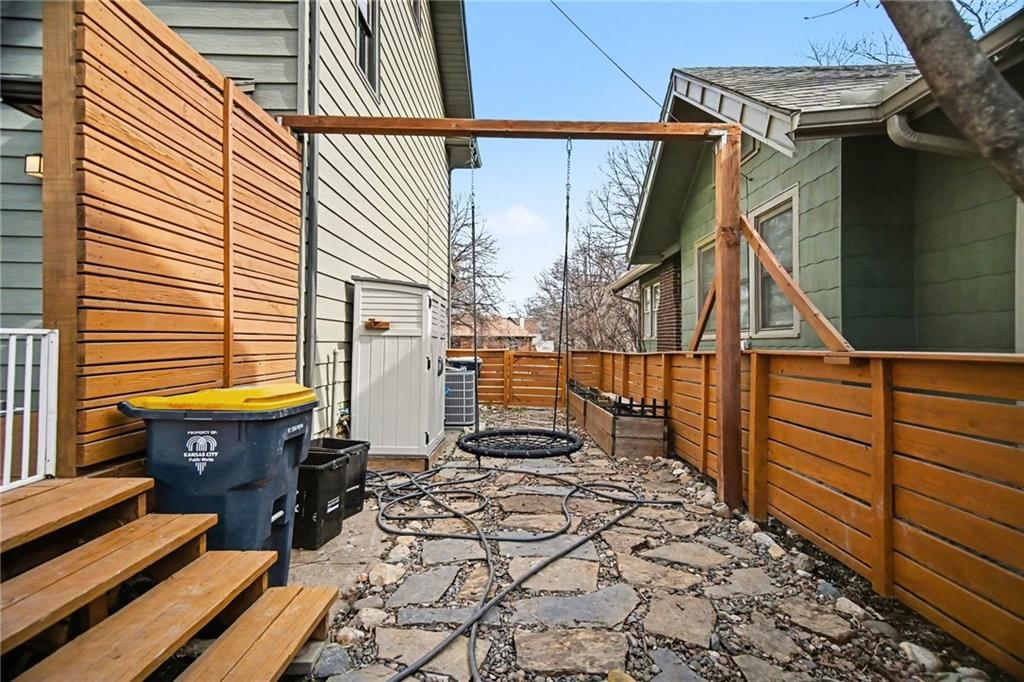 404 N GLADSTONE Boulevard — photo 27