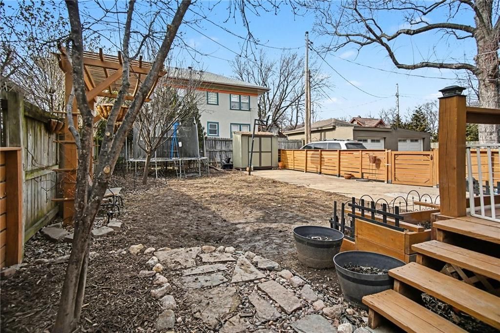 404 N GLADSTONE Boulevard — photo 29