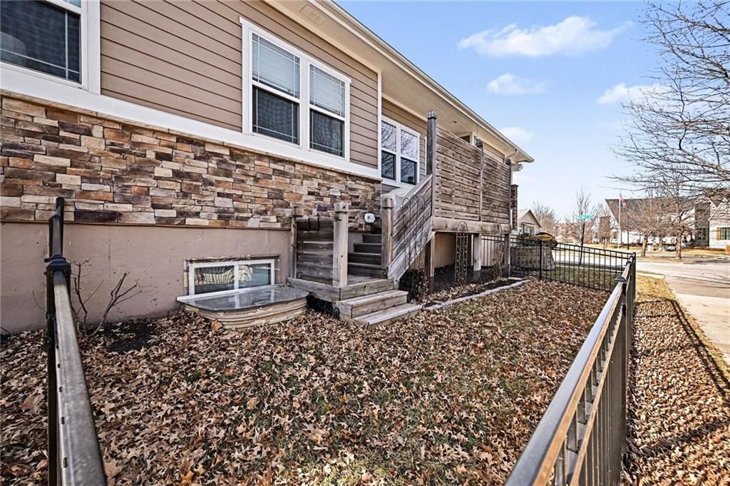 8915 NE 80th Terrace — photo 27