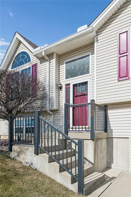 11200 Nogard Avenue — photo 2