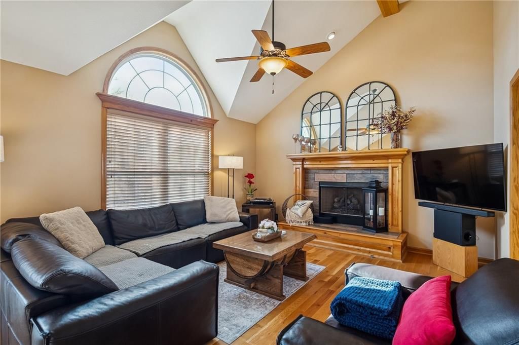 11200 Nogard Avenue — photo 4