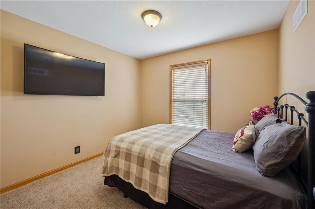 11200 Nogard Avenue — photo 17