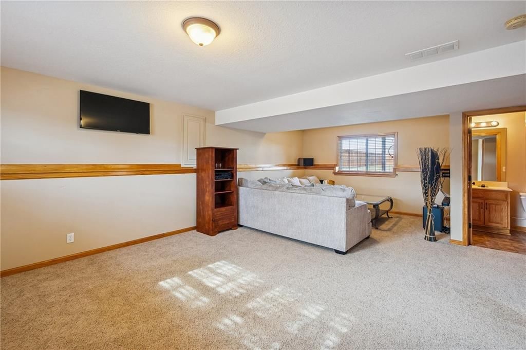 11200 Nogard Avenue — photo 20