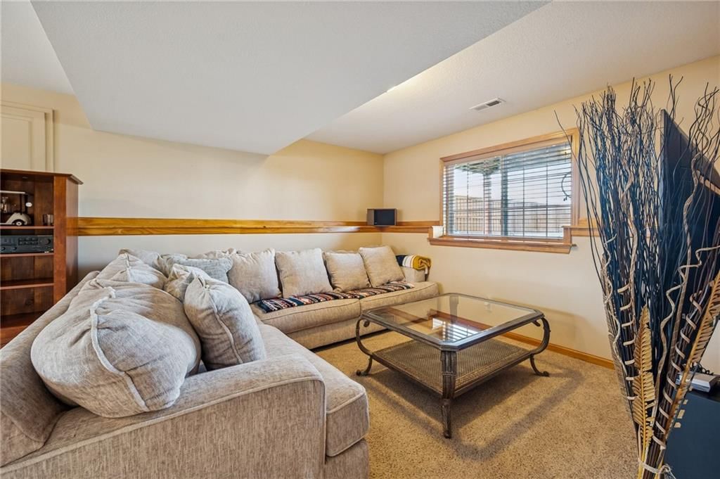 11200 Nogard Avenue — photo 23