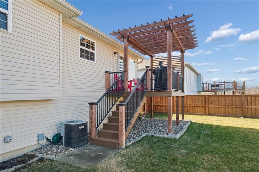 11200 Nogard Avenue — photo 27