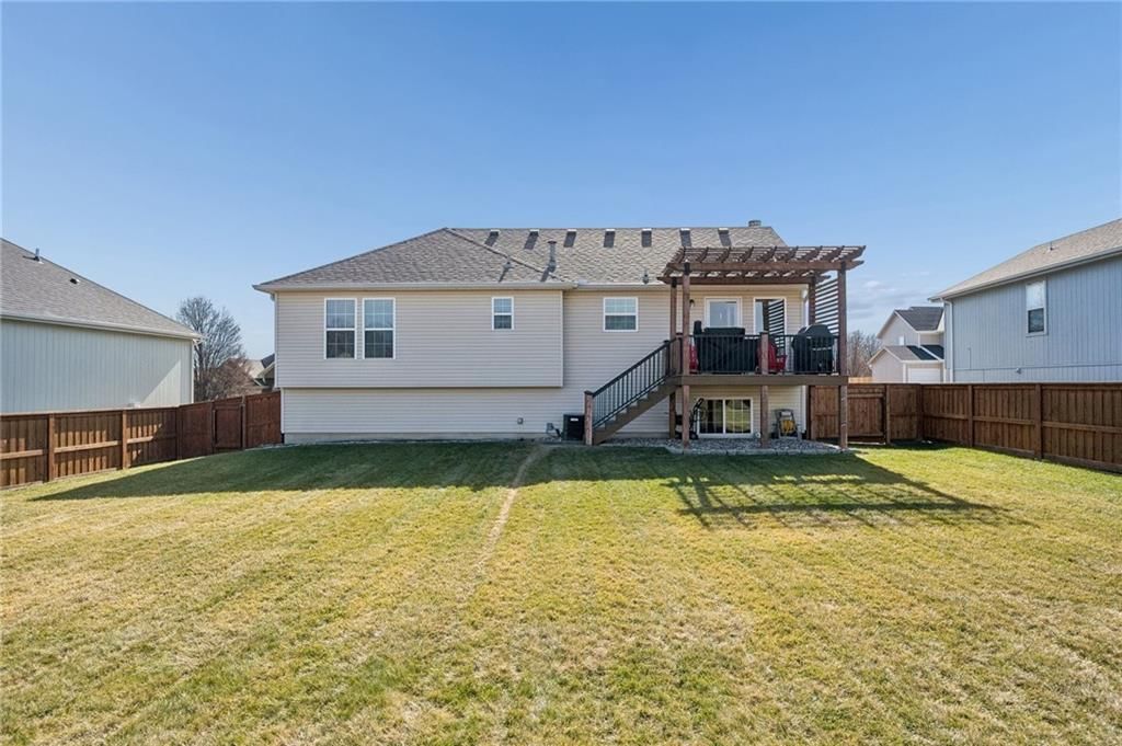 11200 Nogard Avenue — photo 29